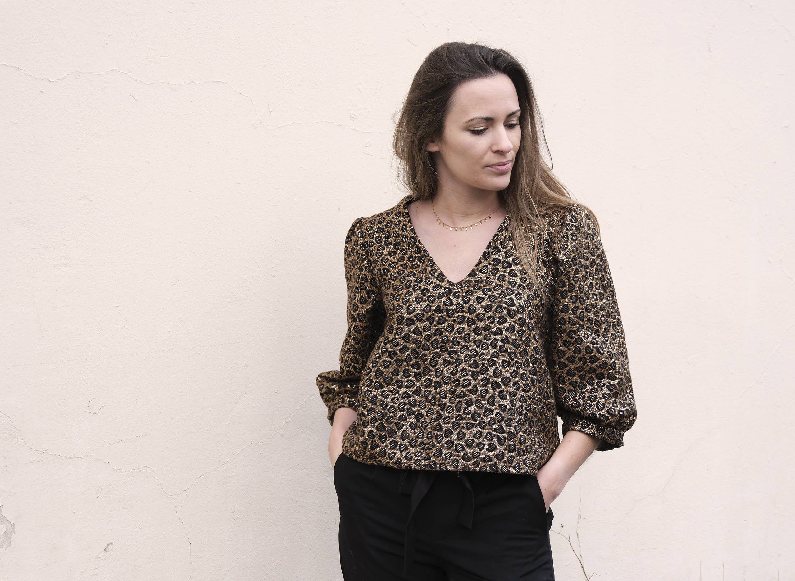 Front view of the leopard jacquard Eléanor Top with V-neck