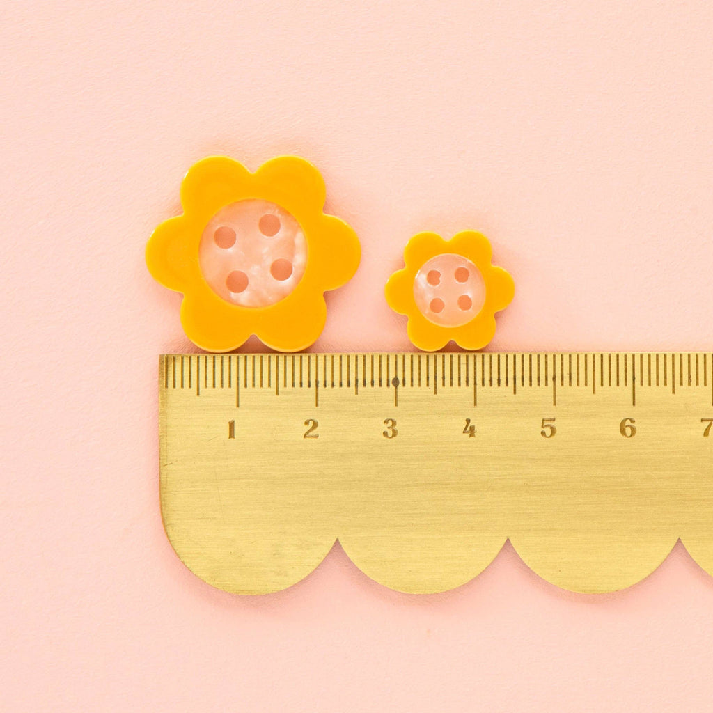 Sarah Hearts - Yellow Daisy Small 5/8" Buttons