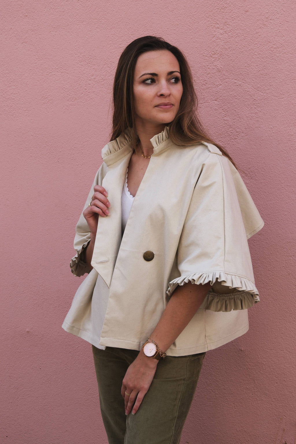 Alixia Trench Coat sewing pattern by Cha' coud sewn in cream water-repellent cotton, worn with olive trousers, front view