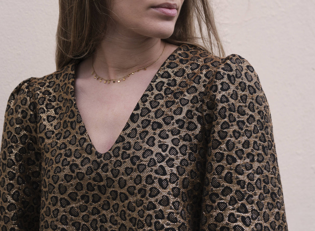 Close-up of the Eléanor Top V-neck and sleeve in leopard jacquard