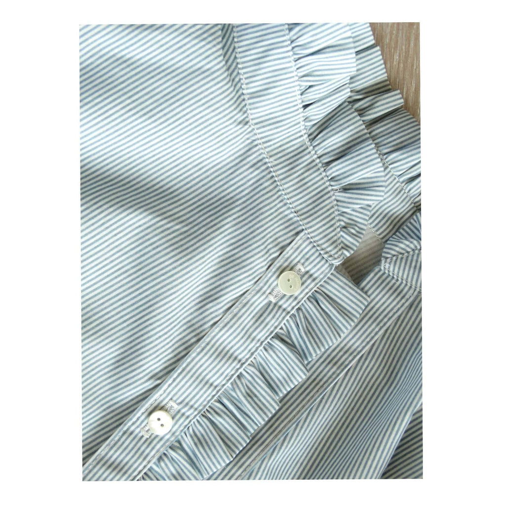 Atelier 27 ivory 10mm nacre buttons showing size reference