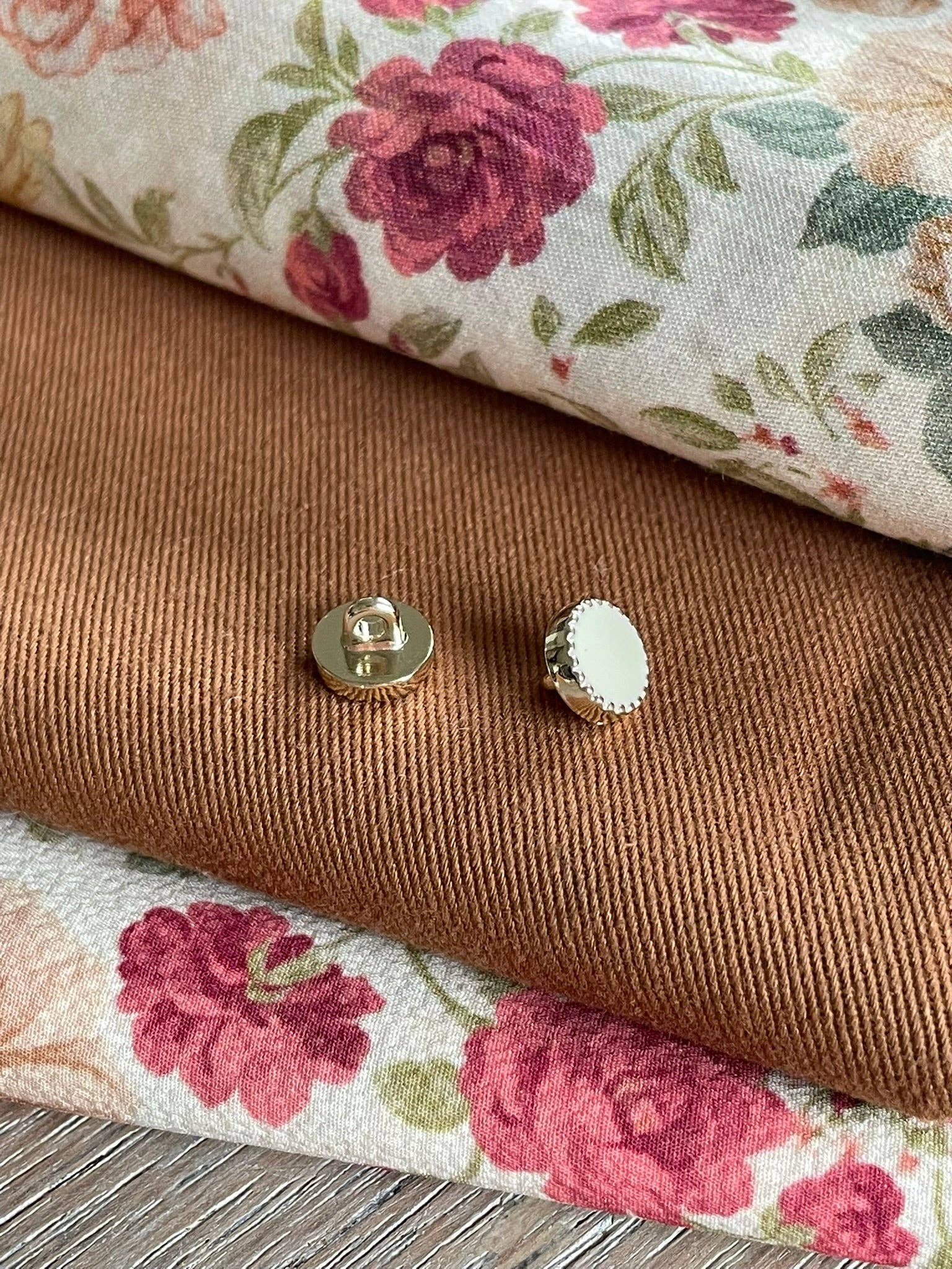 Atelier 27 L'Adorable shank button in gold and ivory enamel, 8mm, sold individually