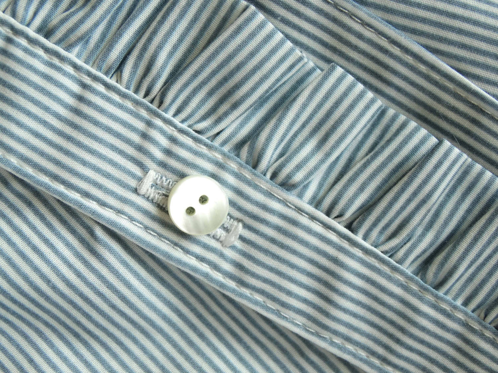 Atelier 27 mother-of-pearl buttons styled on sewing project