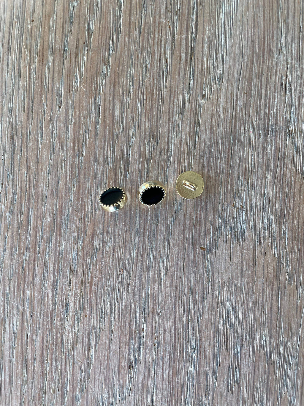 Atelier 27 L'Adorable shank button in gold and black enamel, 8mm, sold individually