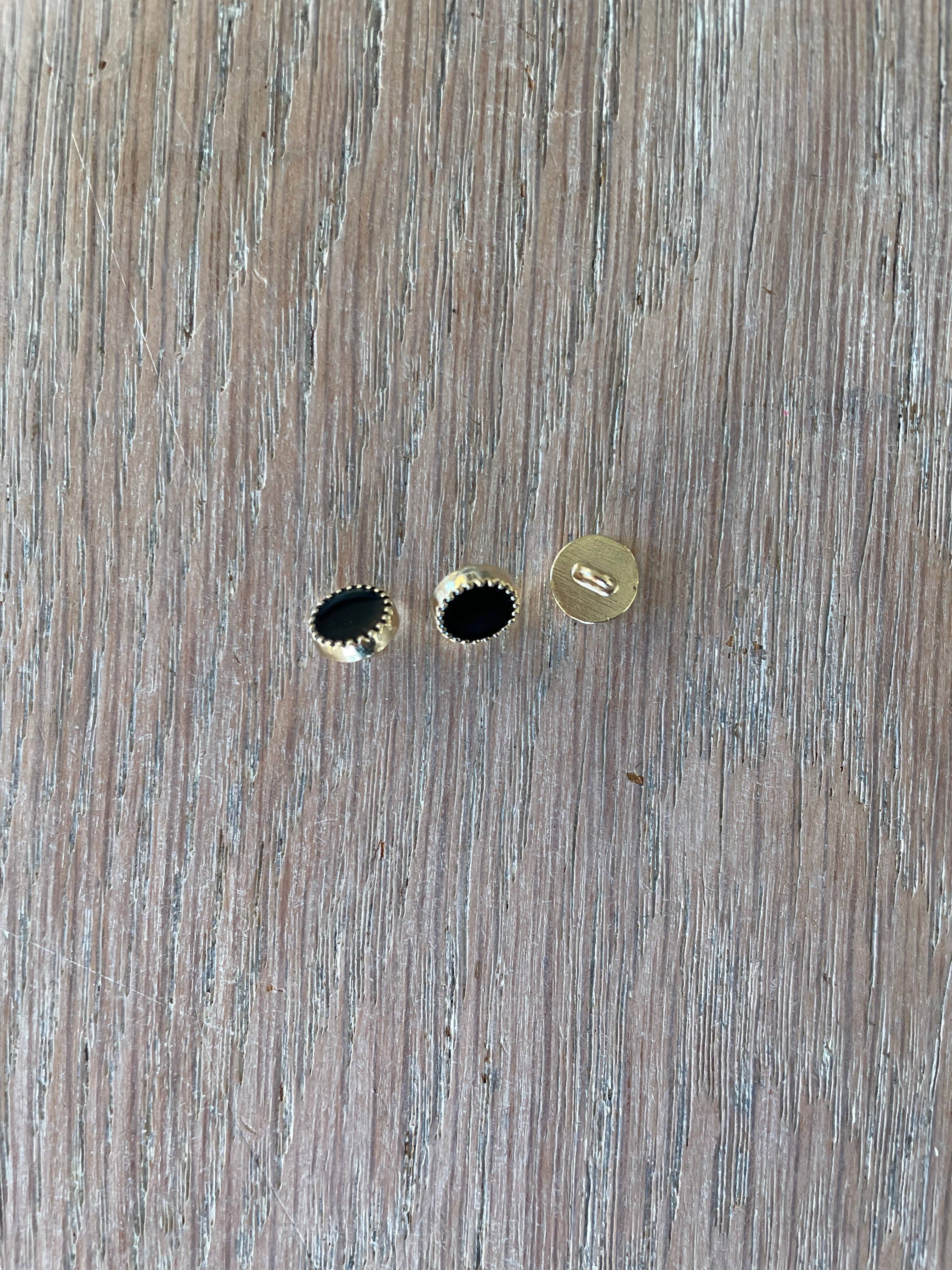 Atelier 27 L'Adorable shank button in gold and black enamel, 8mm, sold individually