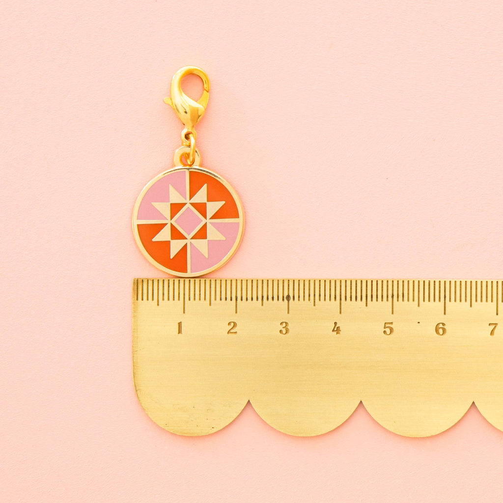 Sarah Hearts - Round Quilt Star Removable Zipper Charm